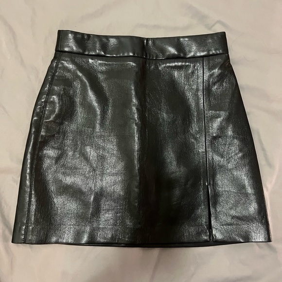 Wilfred High Waisted Vegan Leather Patio Mini Skirt - Picture 5 of 6